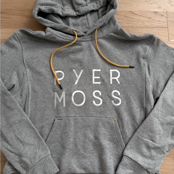 Pyer Moss Ebroidered Logo Crop Kangaroo Pocket Hoodie
100% Cotton Size Small - Picture 4 of 12